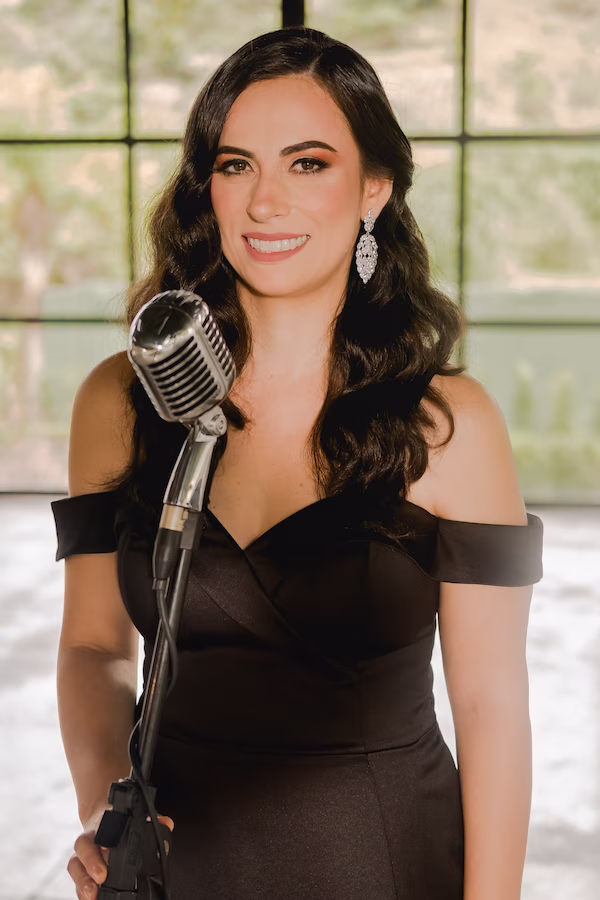Vânia Nascimento — Cantora lírica e professora de canto